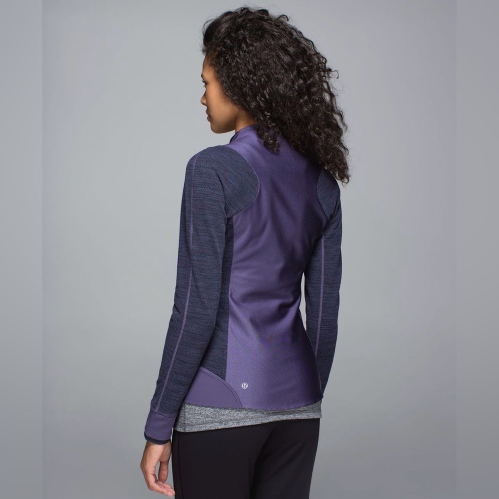 Lululemon Emerge Renewed Jacket
Nightfall / Diamond Jacquard Space Dye Black Bck